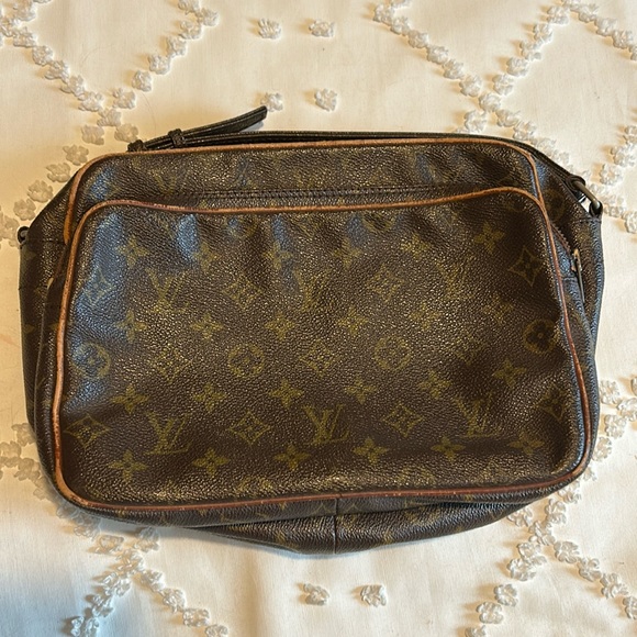 Authentic Louis Vuitton Monogram Dual Compartment Camera Messenger Crossbody Bag - Picture 2 of 16